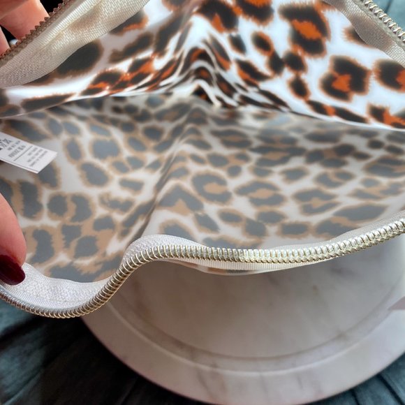 old navy leopard zip pouch - Picture 3 of 5